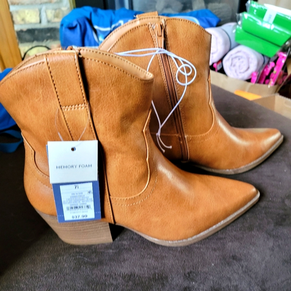 Ankle boots